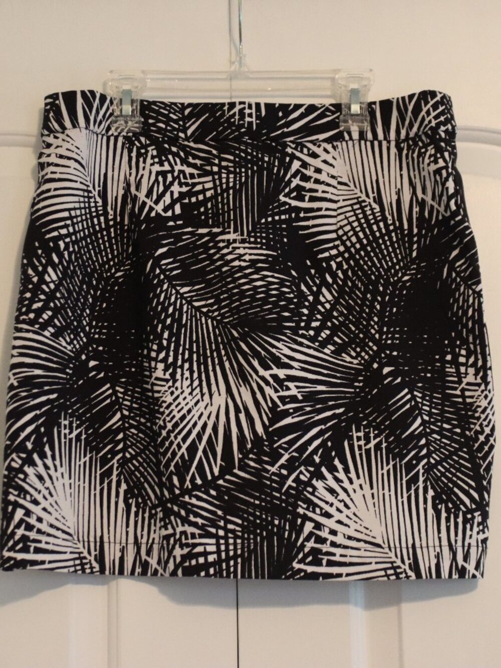 Rafaella Pull-on Black and White Tropical Palm Print Skort Size Medium